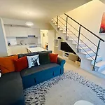 Pool By Italian Apartamento